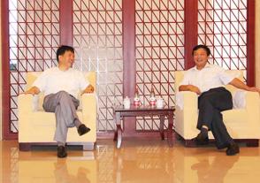 2012年8月21日，时任江苏省副省长徐鸣视察优游国际。