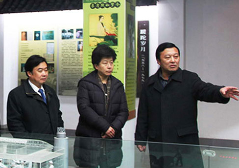 2011年1月16日，时任江苏省委常委、纪委书记弘强视察优游国际。